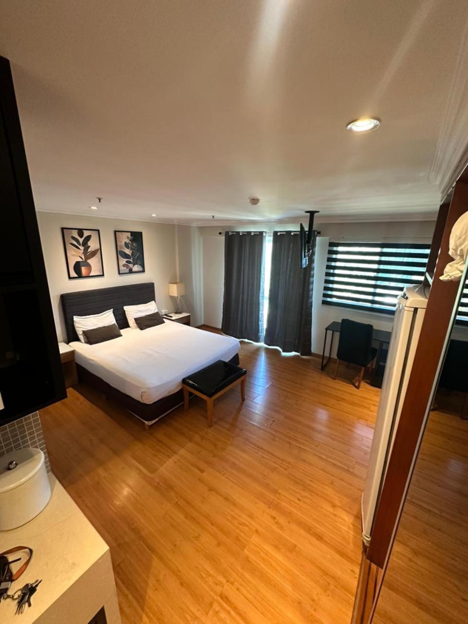Barra Da Tijuca - 508 - De Frente Maravilhosa Piscina - Estacionamento Gratuito - Academia Comphania Atletica - Balsa Gratis - Microondas - Geladeira Grande - Recepcao 24horas - Wi-fi - Com Pia Río de Janeiro